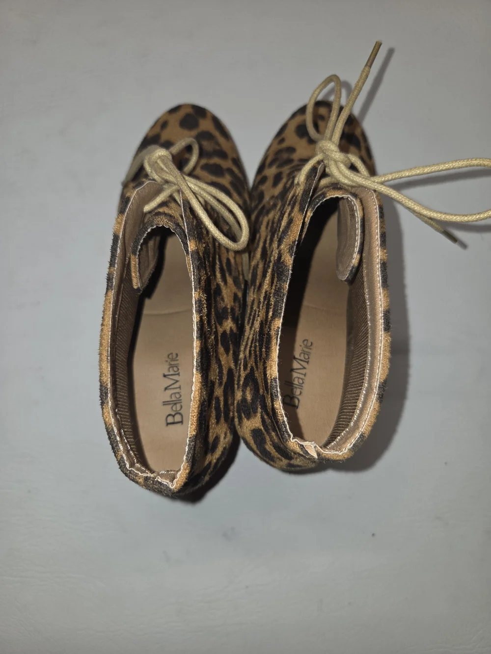 Bella Marie Leopard print booties 8.5